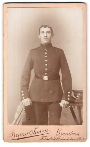 Fotografie Bruno Simon, Graudenz, Tabackstr. 19, Portrait junger Soldat modisch frisiert