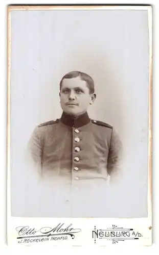 Fotografie Otto Mohr, Neuburg a/D, Franziskanerstr. B. 162, Portrait eines jungen Soldaten
