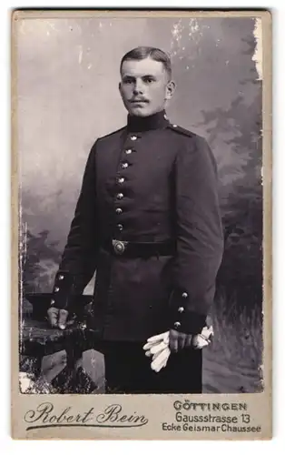 Fotografie Robert Bein, Göttingen, Gaussstrasse 13, Portrait Soldat in Uniform Rgt. 82