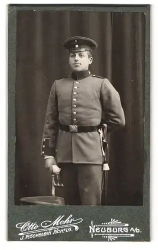 Fotografie Otto Mohr, Neuburg a. D., Portrait Soldat in Uniform mit Bajonett und Portepee