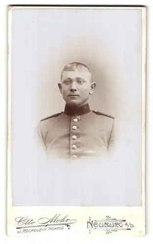 Fotografie Otto Mohr, Neuburg a. D., Franziskanerstr. 162, Portrait Soldat in Uniform mit Segelohren