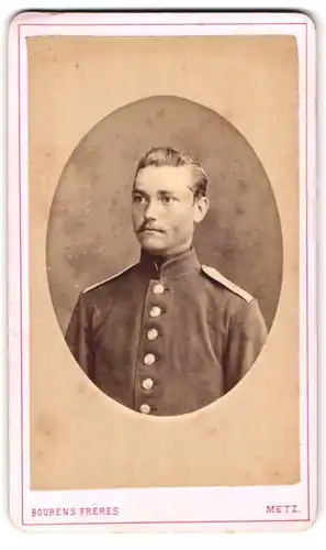 Fotografie Bourens Frères, Metz, Place de Chambre 7, Portrait Soldat in Uniform Rgt. 4