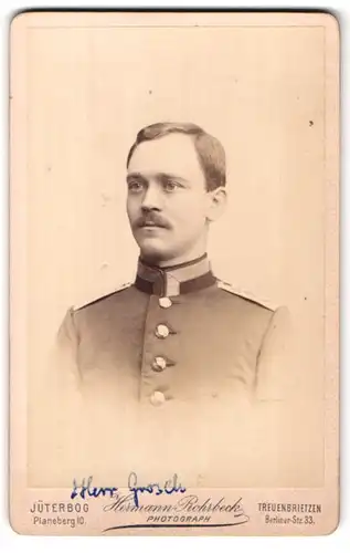 Fotografie Hermann Rohrbeck, Treuenbrietzen, Berliner-Str. 33, Portrait Ufz. Grosch in Uniform