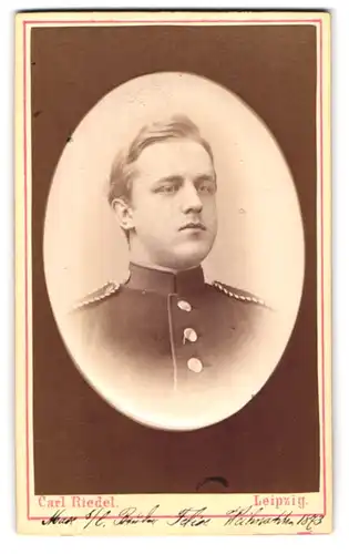 Fotografie Carl Riedel, Leipzig, Portrait junger Einjährig-Freiwilliger in Uniform