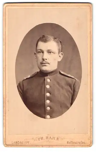 Fotografie Ph. Hahn, Landau i. Pf., Waffenstr. Portrait Soldat in Uniform Rgt. 2 mit Schnauzbart