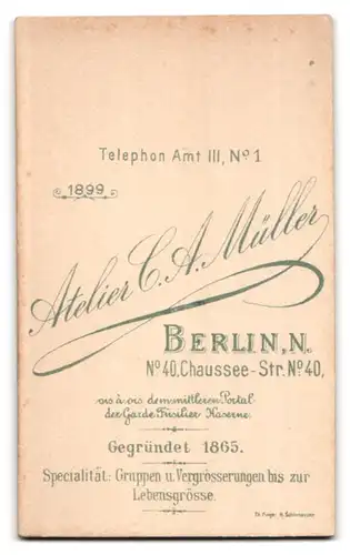 Fotografie Atelier C. A. Müller, Berlin, Chaussee-Str. 40, Portrait Garde Soldat in Uniform mit Schützenschnur