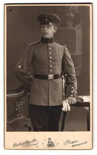 Fotografie Atelier Apollo, Posen, Wilhelmstr. 24, Portrait junger Soldat Signalgeber in Uniform Rgt. 6 mit Bajonett