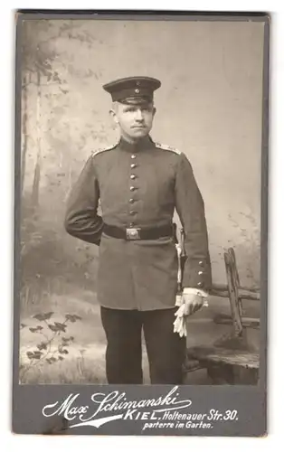 Fotografie Max Schimanski, Kiel, Holtenauer Str. 30, Portrait Soldat in Uniform Rgt. 85 mit Bajonett und Portepee