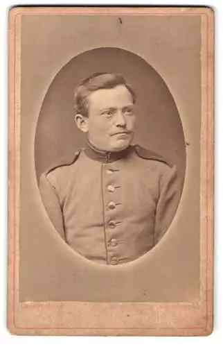 Fotografie Ludwig Heiss, Neuburg a. D., Portrait Soldat in Uniform Rgt. 13