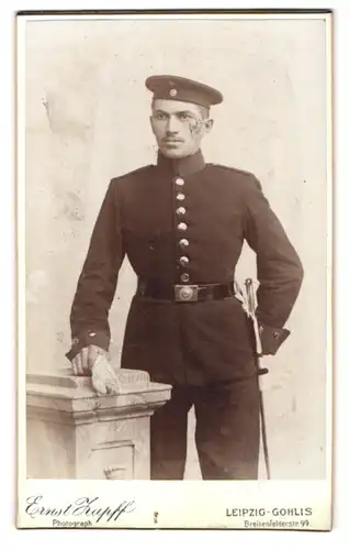 Fotografie Ernst Zapf, Leipzig / Gohlis, Breitenfelderstr. 99, Portrait sächsischer Soldat in Uniform mit Bajonett