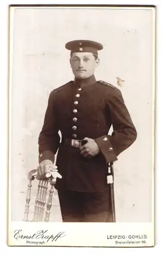 Fotografie Ernst Zapf, Leipzig - Gohlis, Breitenfelderstr. 99, Portrait sächsischer Soldat in Uniform Rgt. 77, Bajonett