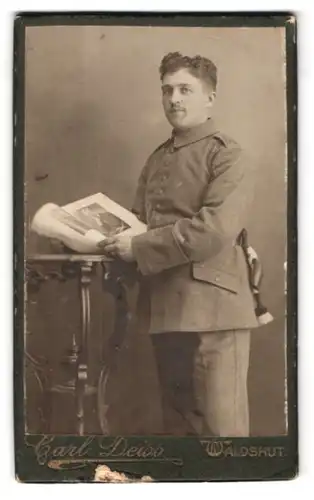 Fotografie Carl Deiss, Waldshut, Portrait Soldat in Feldgrau Uniform Rgt. 69