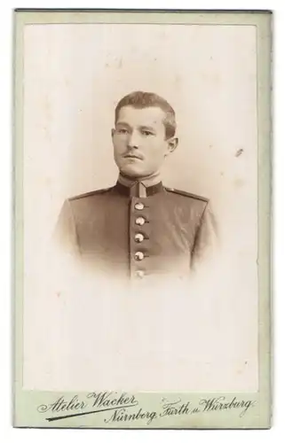 Fotografie Atelier Wacker, Nürnberg, Sternthor, Portrait junger bayrischer Ufz. in Uniform