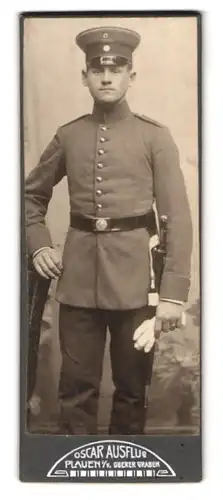 Fotografie Oscar Ausflug, Plauen i. V., Oberer Graben, Portrait Soldat in Uniform mit Bajonett und Portepee