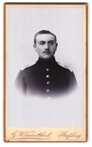 Fotografie G. Wiesenthal, Strassburg, Portrait Soldat in Uniform Rgt. 10