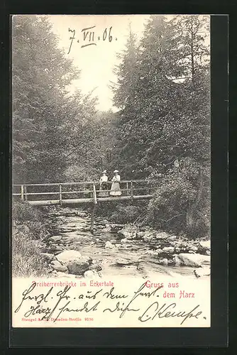 AK Eckertal, Wanderinnen auf der Dreiherrenbrücke