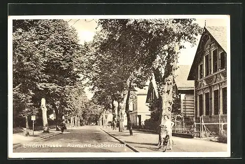 AK Aumund-Lobbendorf, Lindenstrasse mit Radfahrer