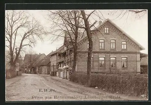 Foto-AK Hermannsburg / Lüneburger Heide, Ortspartie mit Gebäudeansicht