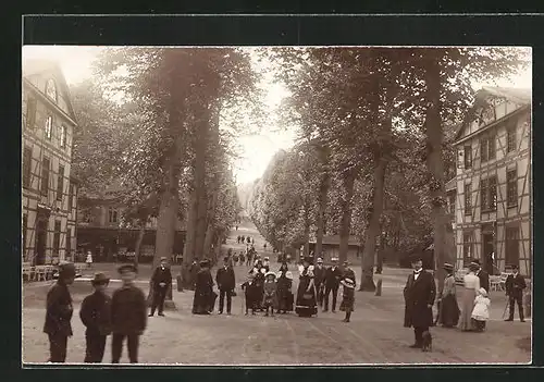 Foto-AK Bad Eilsen, Strasse am Kurpark mit Passanten