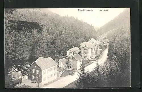 AK Friedrichroda / Thür., Ortspartie Der Grund aus der Vogelschau