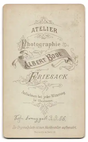 Fotografie A. Bode, Friesack, Portrait stolzer Vater mit niedlichter Tochter im Arm