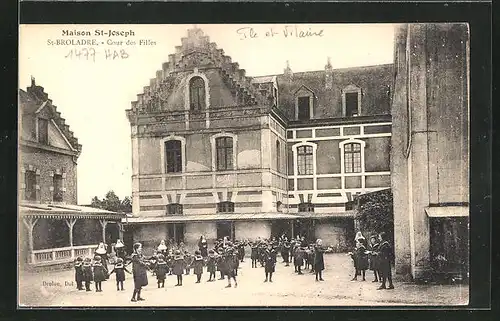 AK Saint-Broladre, Maison Saint-Joseph, Cour des Filles