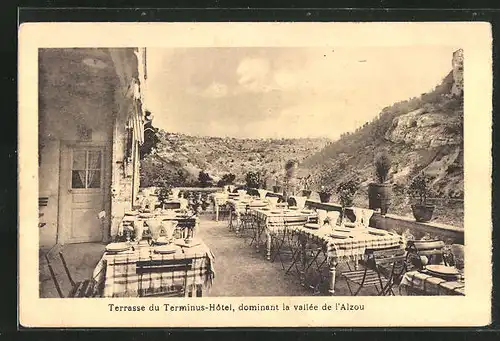 AK Roc-Amadour, Terrasse du Terminus-Hotel, dominant la vallée de l`Alzou