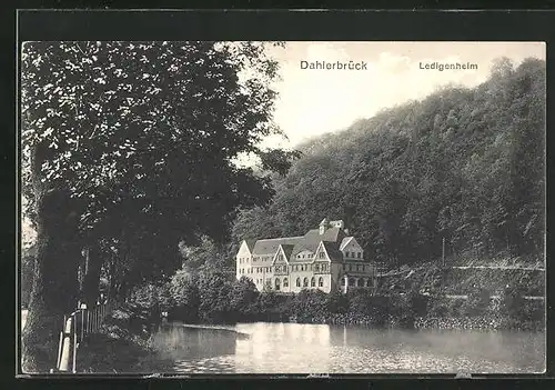 AK Dahlerbrück, Flusspartie mit Ledigenheim