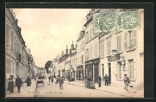 AK Avallon, la Rue de Lyon