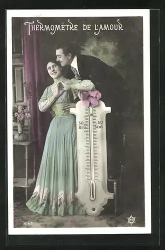 AK Posierendes Liebespaar mit Thermometer, Meteorologie