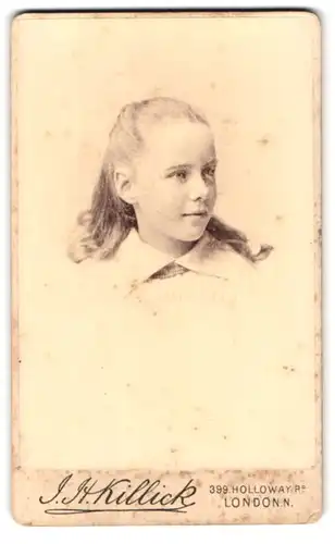 Fotografie J. H. Killick, London, 399 Holloway Rd., Portrait bildschönes blondes Mädchen mit halben Zopf