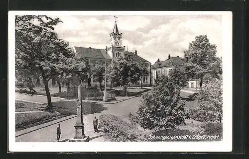 AK Johanngeorgenstadt i. Erzgeb., Kriegerdenkmal und Anlagen am Markt