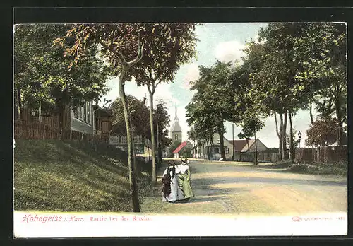 AK Hohegeiss / Harz, Allee mit Spaziergängern und Kirche