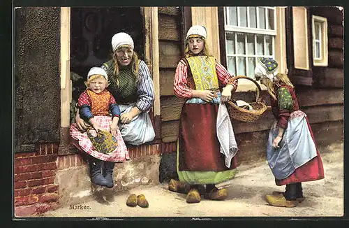Künstler-AK Photochromie Nr. 2366: Frau mit Kindern in Tracht