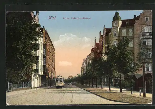 AK Kiel, Prinz Heinrich-Strasse mit Apotheke & Strassenbahn