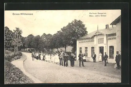 AK Gross-Wittensee, Musikkapelle vor Hotel Kurhaus Seegarten von Joh`s Möller