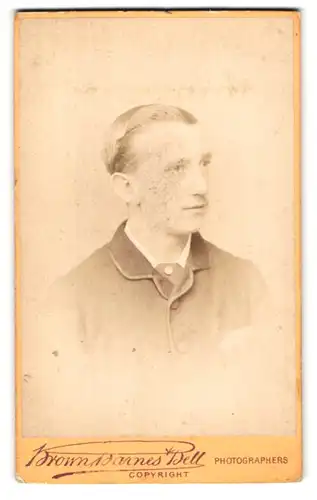 Fotografie Brown, Barnes & Bell, London, 222, Regent St., Portrait junger Mann in modischer Kleidung