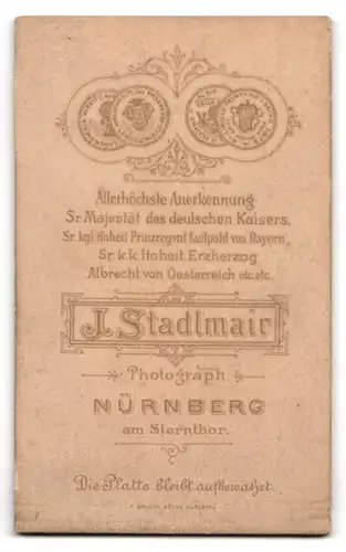 Fotografie J. Stadlmair, Nürnberg, Am Sterntor, Portrait kleiner Junge in modischer Kleidung