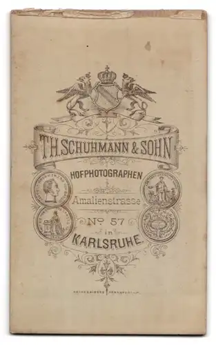 Fotografie Th. Schuhmann & Sohn, Karlsruhe, Amalienstrasse 57, Portrait junger Mann in modischer Kleidung