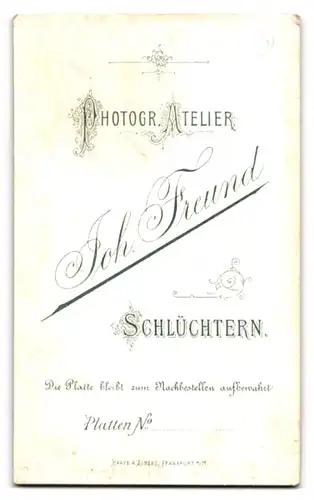 Fotografie Joh. Freund, Schlüchtern, Portrait Mann im Anzug mit Vollbart