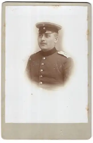 Fotografie Fotograf und Ort unbekannt, Portrait Soldat in Uniform mit Schulterstück Rgt. 7