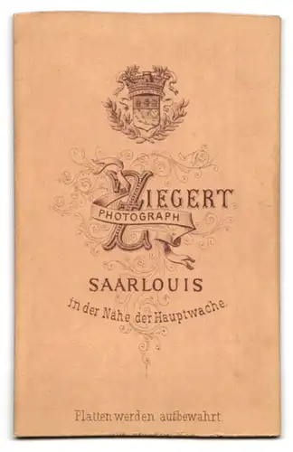 Fotografie Max Ziegert, Saarlouis, Brustportrait modisch gekleideter Herr mit Schnurrbart
