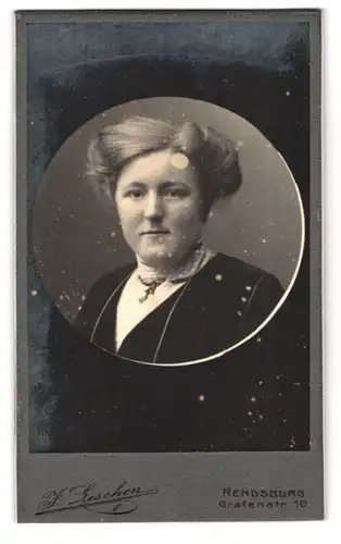 Fotografie J. Geschen, Rendsburg, Grafenstrasse 10, Portrait junge Dame mit moderner Frisur