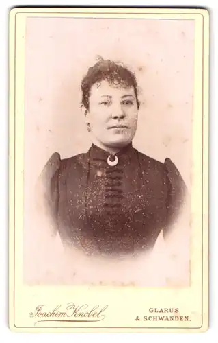 Fotografie Joachim Knobel, Glarus, Portrait bürgerliche Dame im modischen Kleid