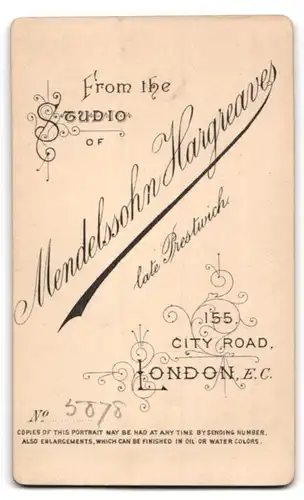 Fotografie Mendelssohn Hargraves, London, 155 City Road, junger Herr im Anzug mit karierter Hose