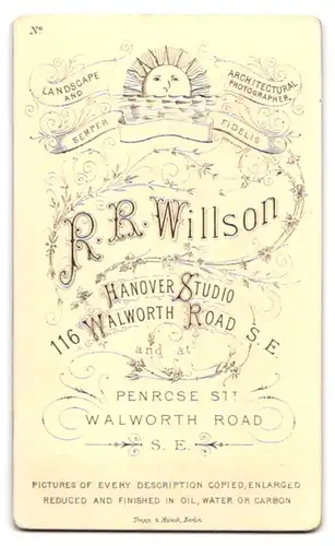 Fotografie R. Robert Willson, Walworth, 116 Walworth Road, Edelmann mit Fliege im Anzug