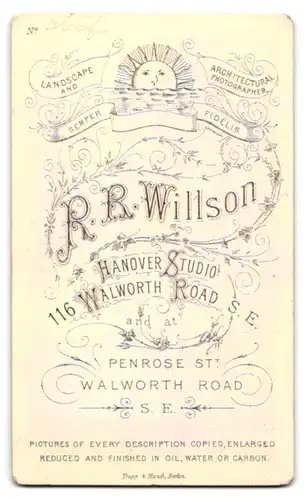 Fotografie R. Robert Willson, Walworth, 116 Walworth Road, beleibte Hausfrau mit Kragen aus Spitze