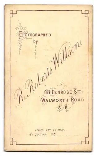 Fotografie R. Robert Willson, Walworth, 116 Walworth Road, hübsche junge Dame mit Schmuck-Anhänger