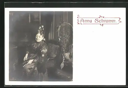 AK Anna Schramm im Kleid, Opernsängerin