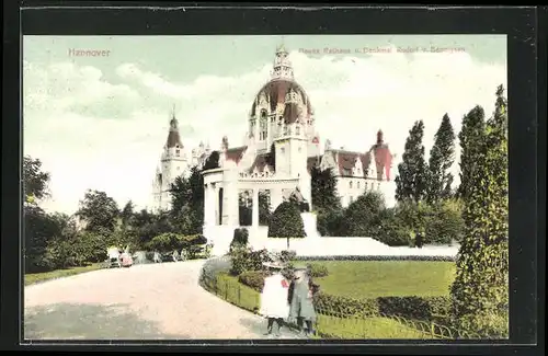 AK Hannover, Kinder vorm Neuen Rathaus und dem Denkmal Rudolph v. Bennigsen